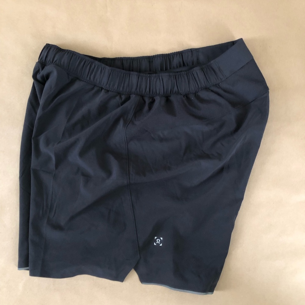 MENS LULU LEMON SHORTS SIZE LARGE